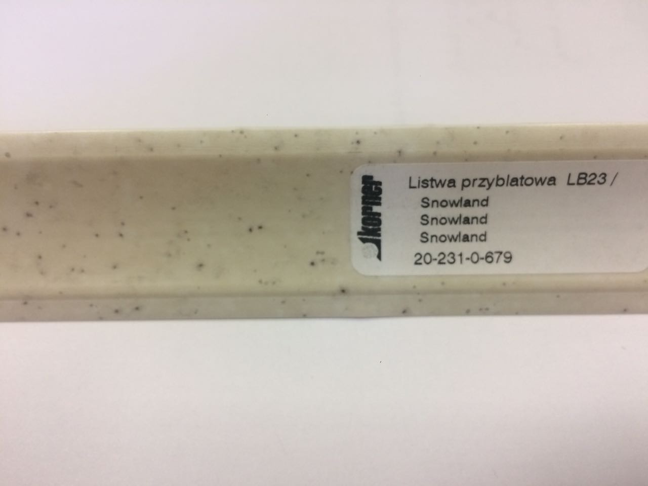 Снежная земля LB-231-679  Плинтус 3,0м