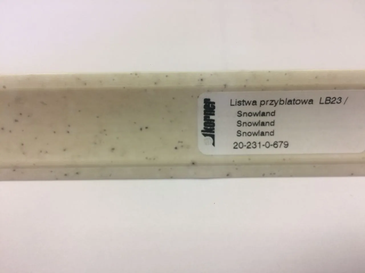 Снежная земля LB-231-679  Плинтус 3,0м